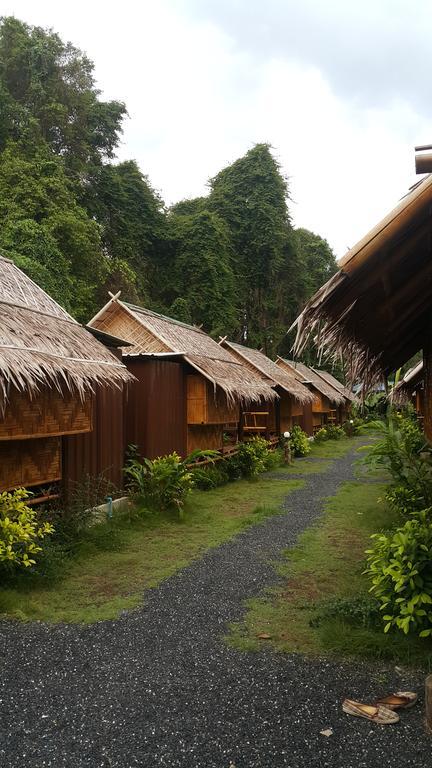 Phuhaya Bamboo Bungalows Ko Lanta Exteriér fotografie