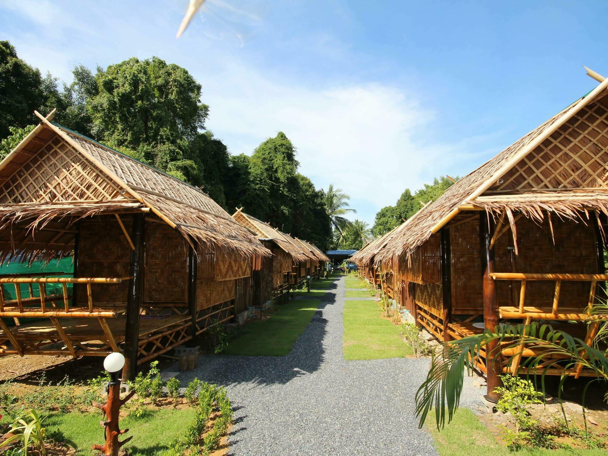 Phuhaya Bamboo Bungalows Ko Lanta Exteriér fotografie