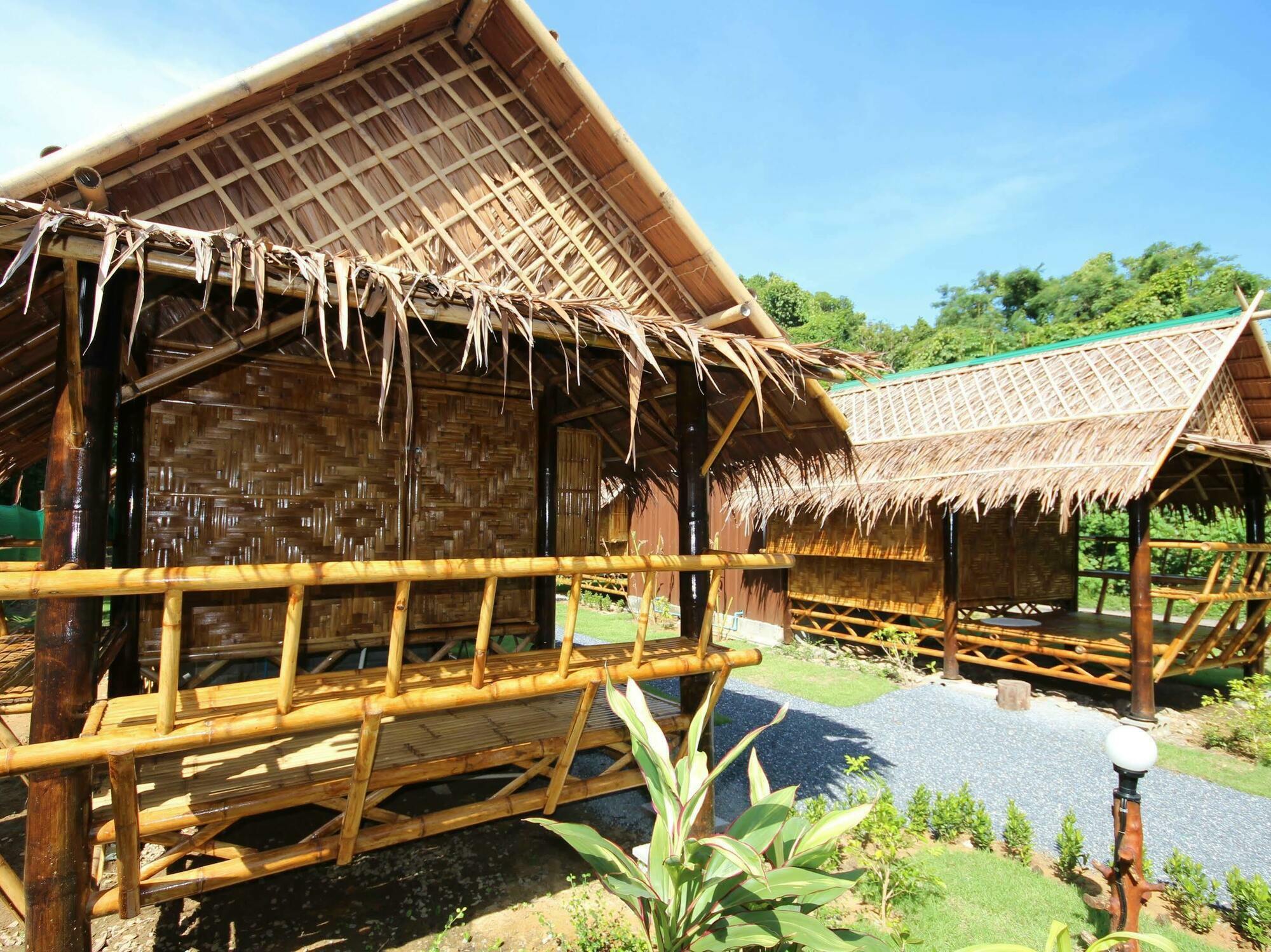 Phuhaya Bamboo Bungalows Ko Lanta Exteriér fotografie